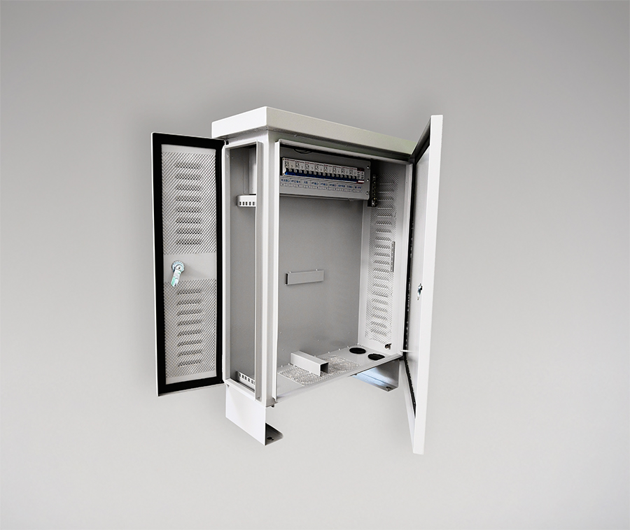 UPS機箱3