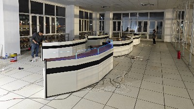 2024年新年伊始，昆明云茂為昆明第八自來(lái)水廠鈑金加工定制監(jiān)控操作臺(tái)安裝到位！